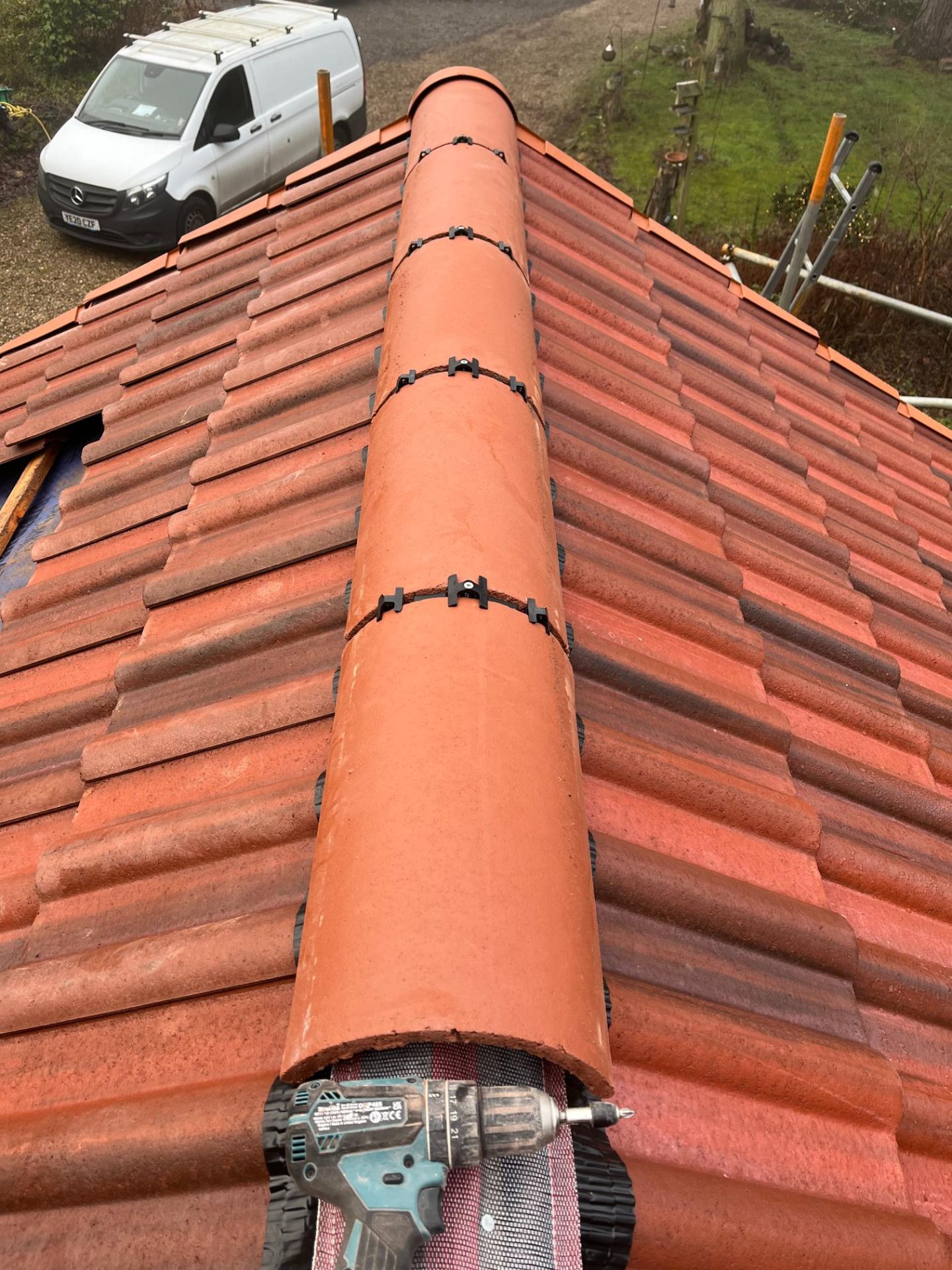 Clay ridge tiles fixed with dry ridge system